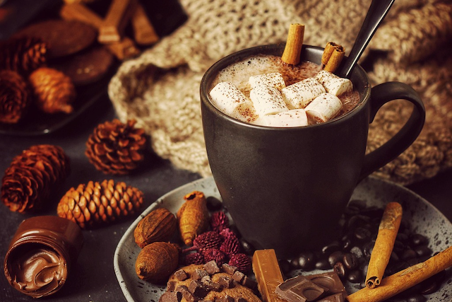 hot-chocolate-5933017_1280_1.png Bild von einem heissen Café