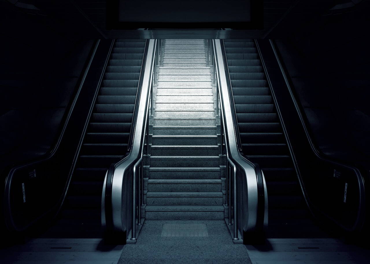 escalator-769790_1280.jpg